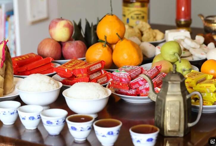 風(fēng)水先生講述財神貢品的擺放和數(shù)量